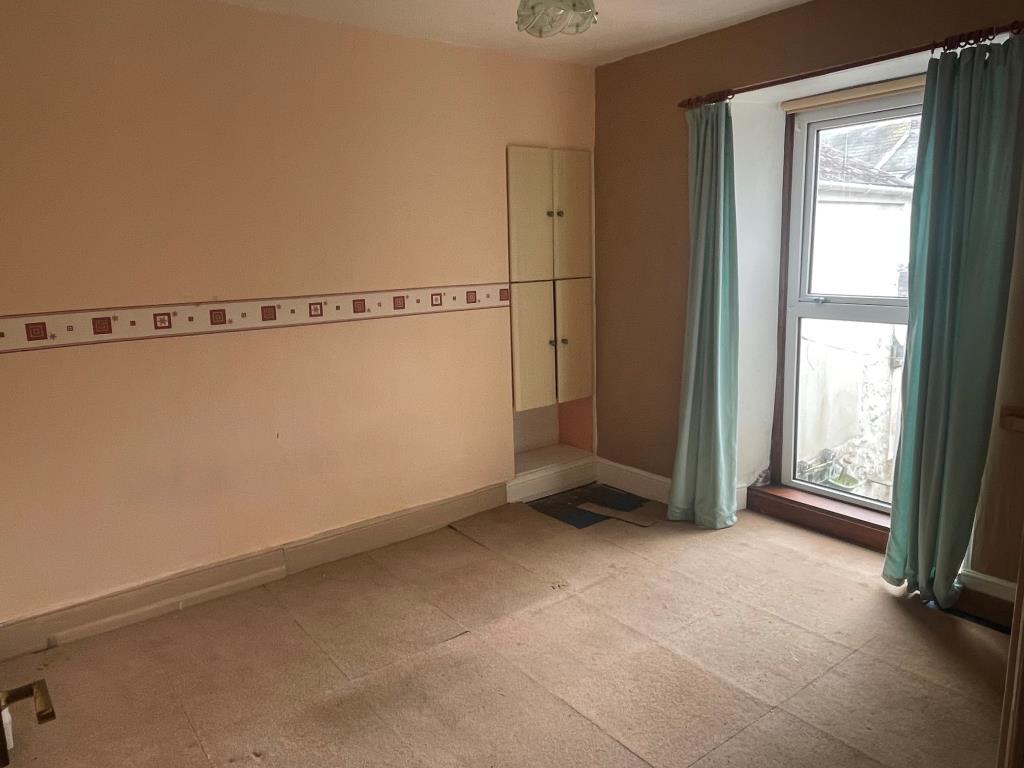 Lot: 153 - TERRACE PROPERTY FOR IMPROVEMENT - Bedroom